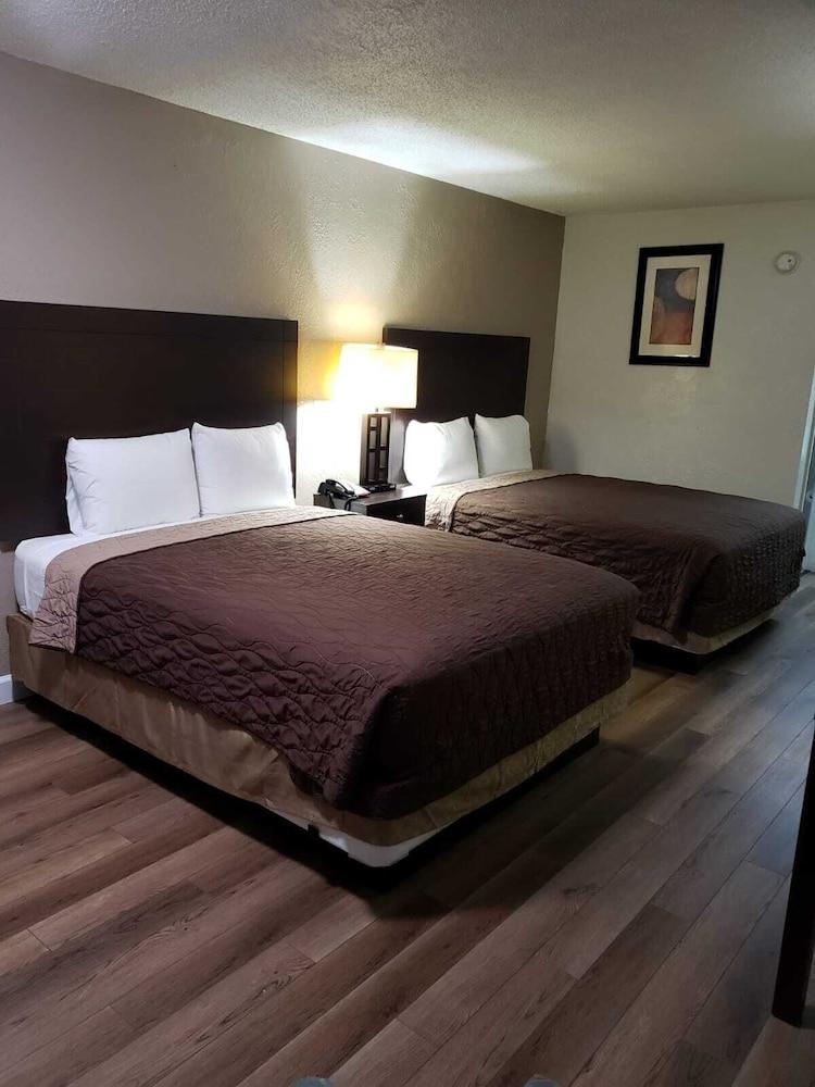 Relax Inn photo 2
