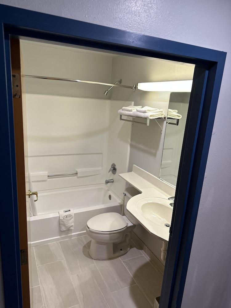 Microtel Inn by Wyndham Gallup photo 18