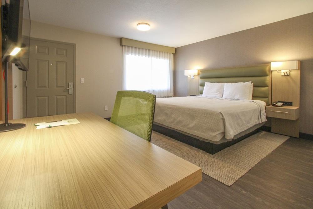 GreenTree Pasadena Inn photo 9
