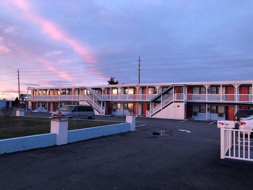 New Sea Breeze Motel photo 11