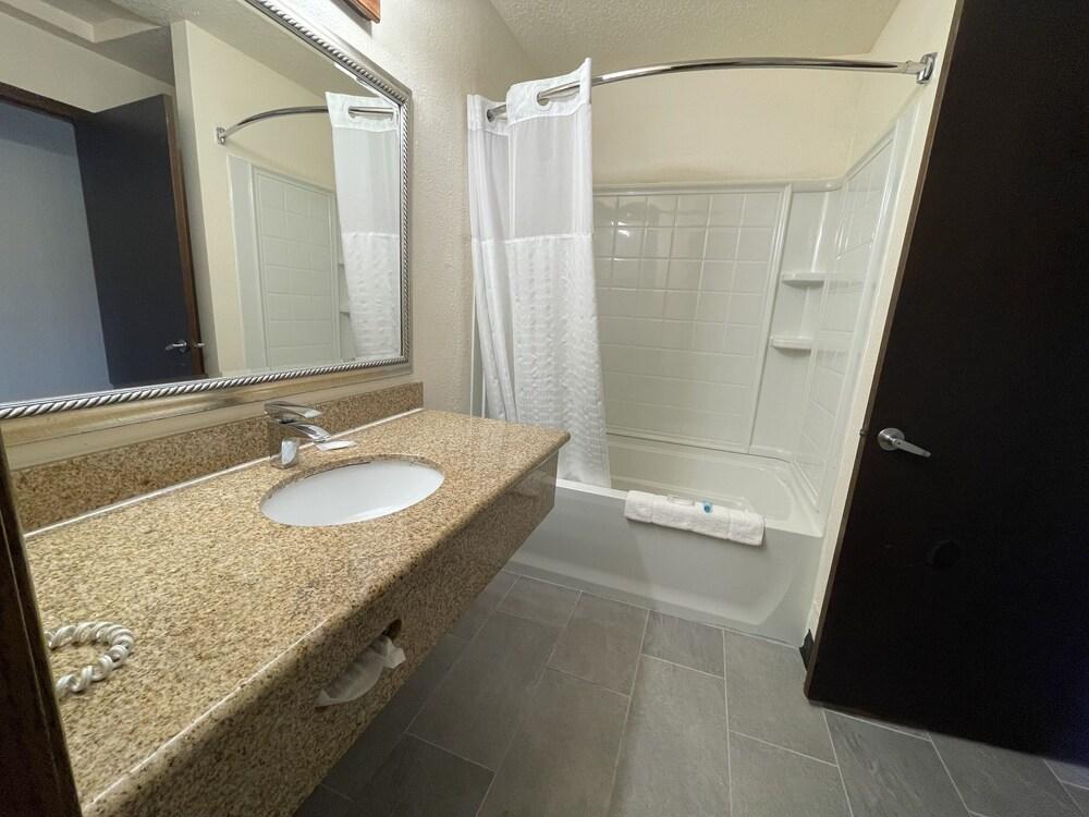 Sunnyside Inn & Suites photo 55