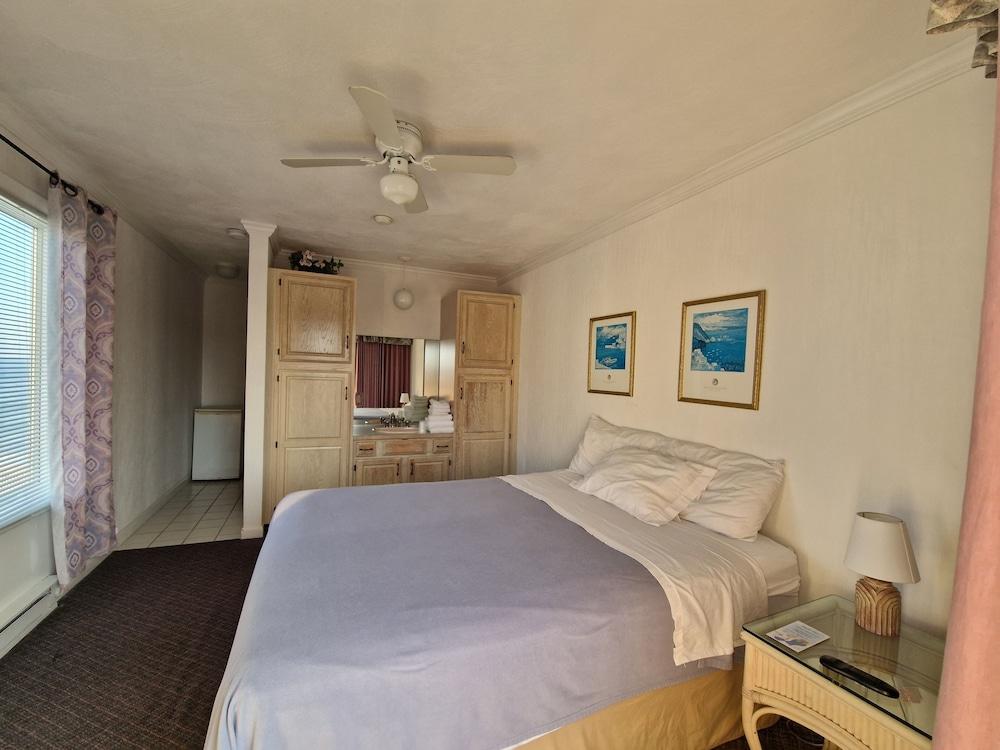 Sandcastle Beachfront Inn photo 10