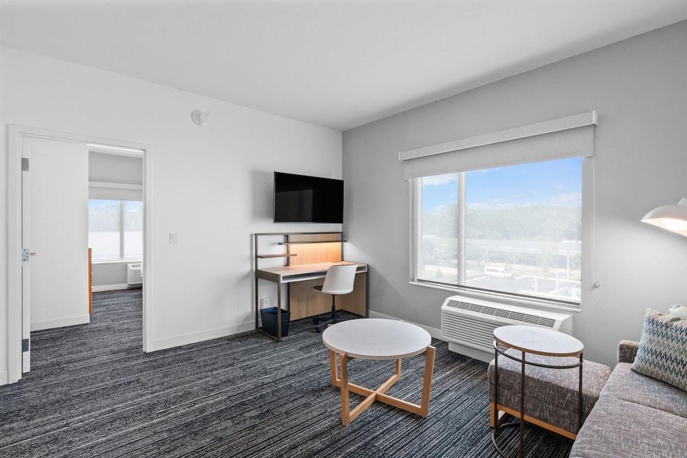 TownePlace Suites Jacksonville Airport photo 6