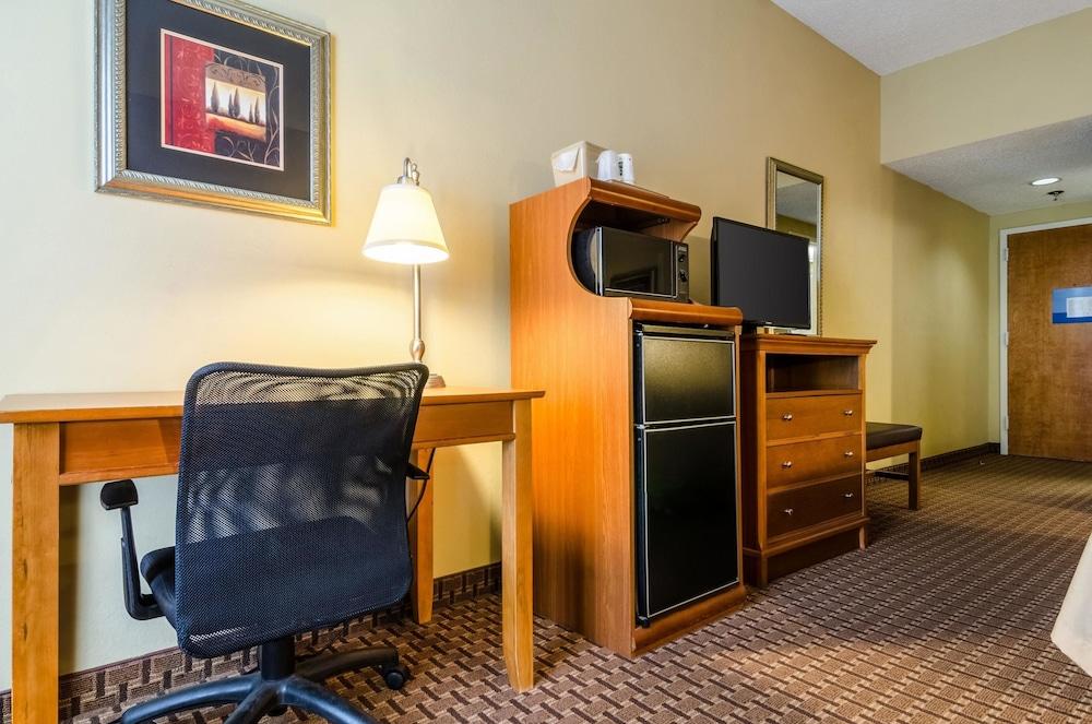 Quality Inn Lumberton North photo 17