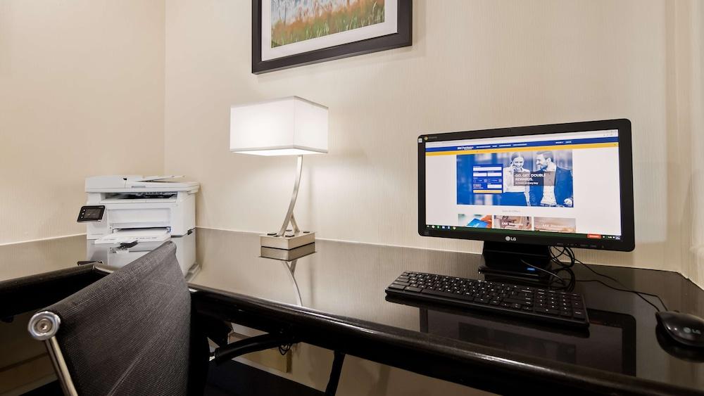 Best Western Plus Tulsa Inn & Suites photo 16
