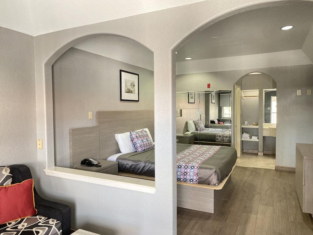 Island Suites photo 12