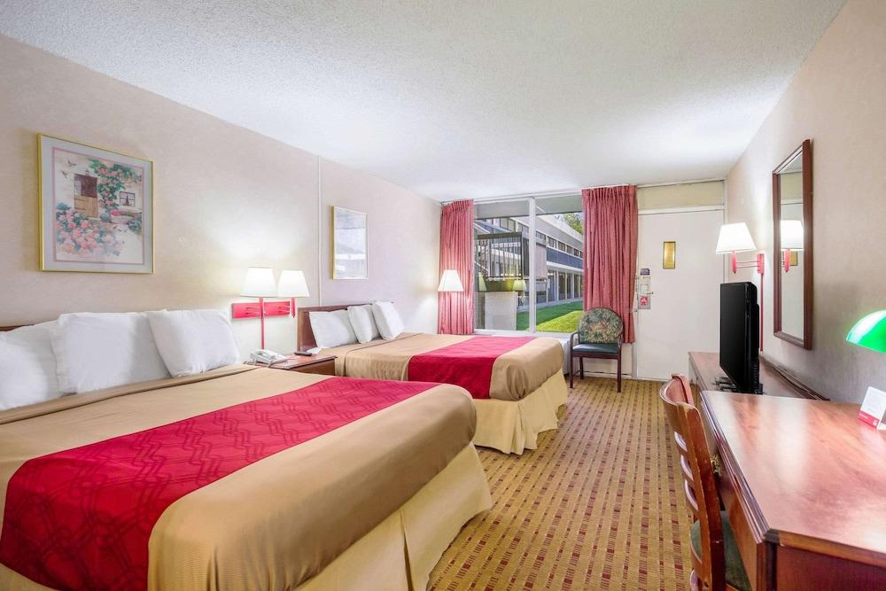 Econo Lodge Cave City photo 65