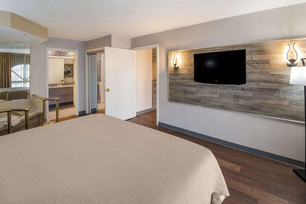 Quality inn & Suites Cincinnati I-275 photo 9