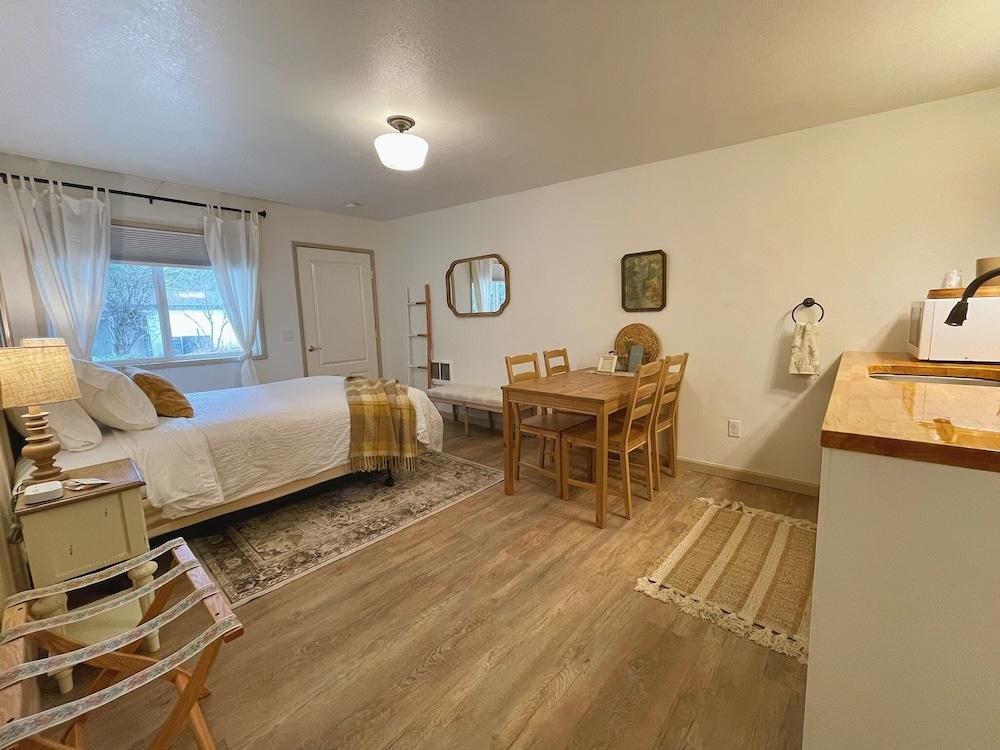 Emerald Valley Inn photo 36