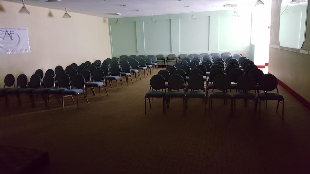 Econo Lodge Tampa near Busch Gardens photo 18