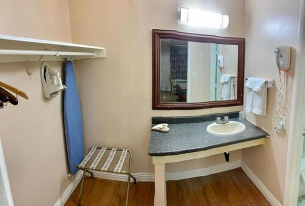 American Inn Motel photo 26