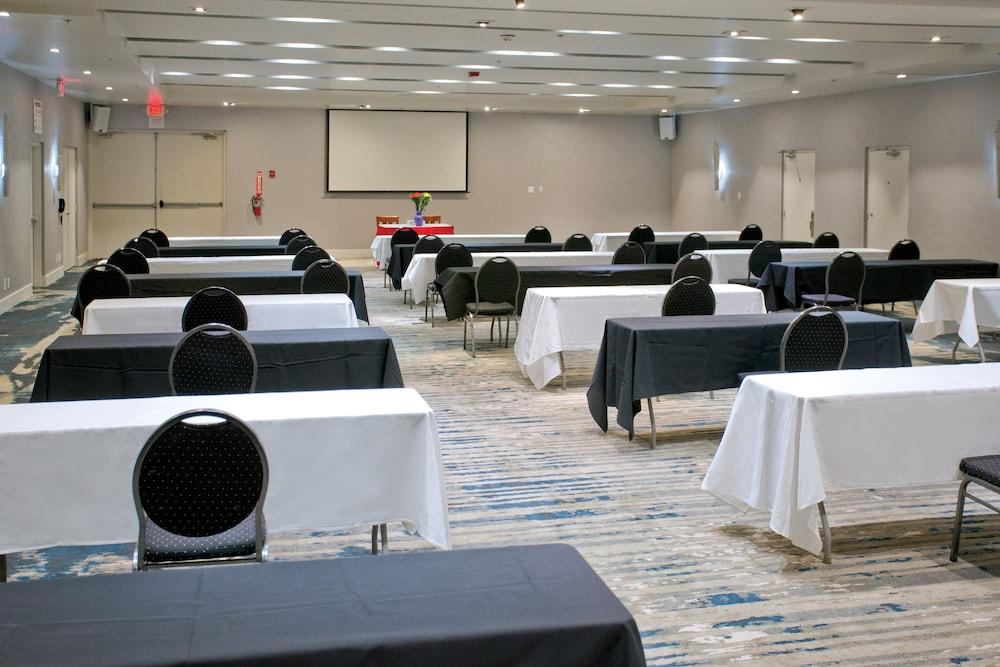 DoubleTree by Hilton Chico photo 43