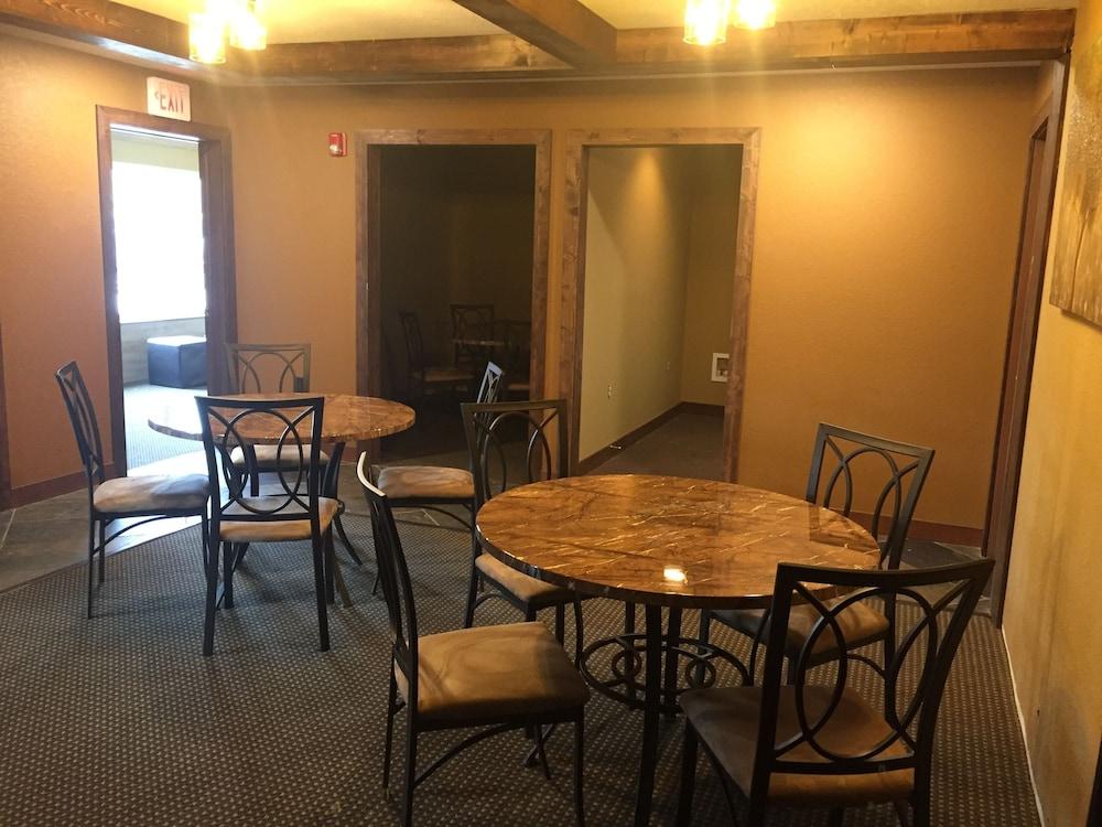 Lakeside Motor Inn photo 1