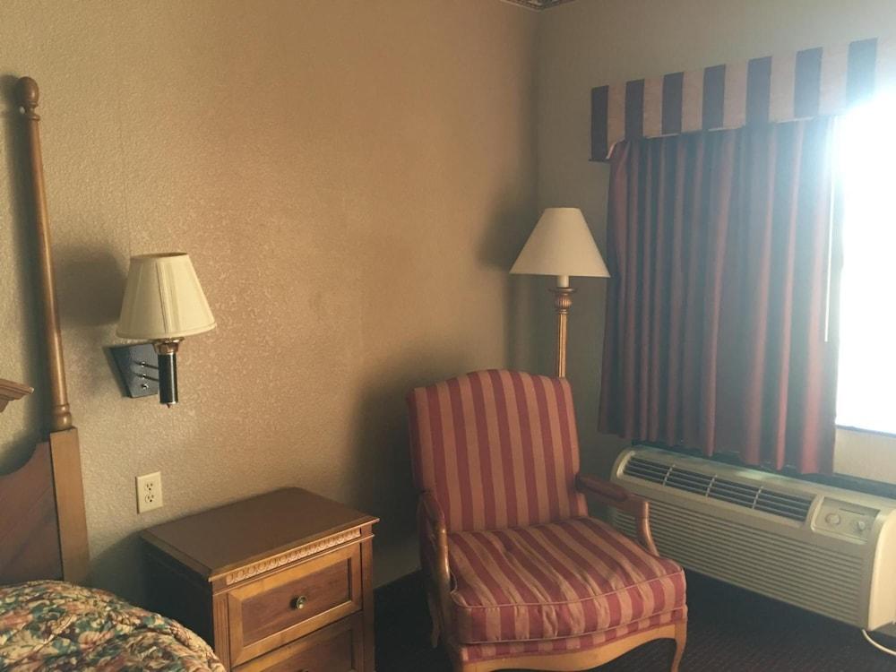 Day N Night Inn photo 17
