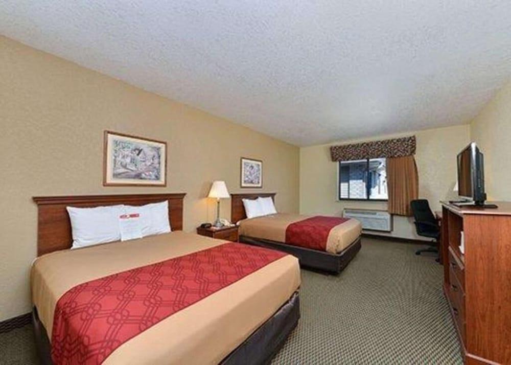 Express Inn & Suites photo 16