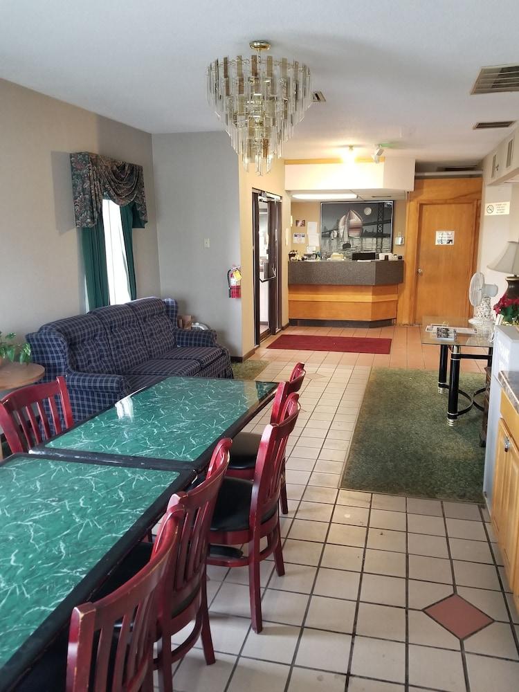 Fort Wayne Inn photo 4