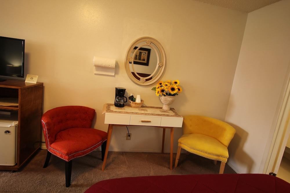 Mariner's Cove Inn photo 46