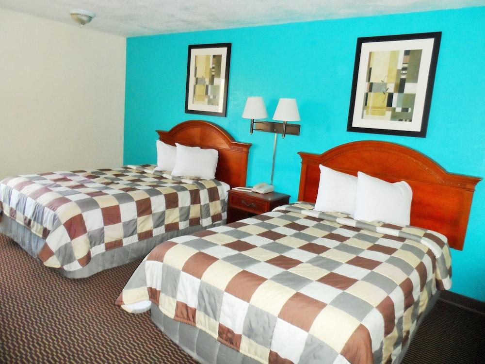 Courtesy Inn photo 10