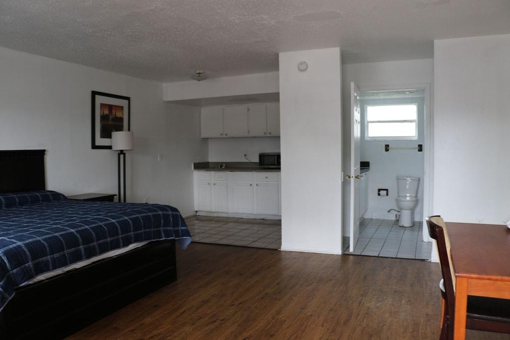 Dunedin Cove Motel photo 26
