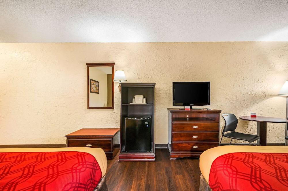 Econo Lodge Corinth photo 14