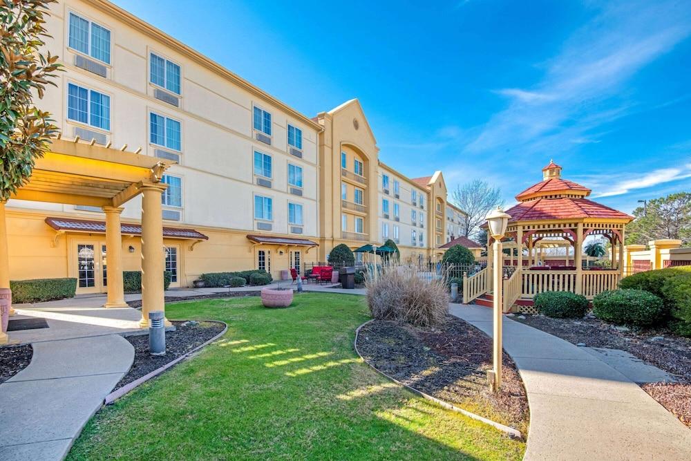 La Quinta Inn & Suites by Wyndham Sherman photo 26