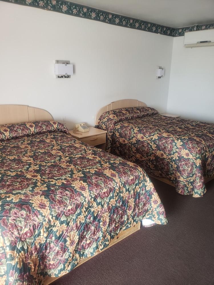 camlot inn motel photo 2