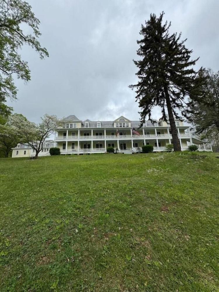 Balsam Mountain Inn photo 23