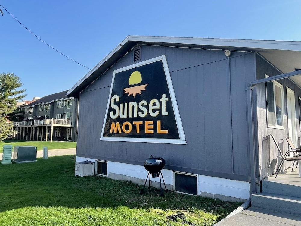 Sunset Motel photo 12