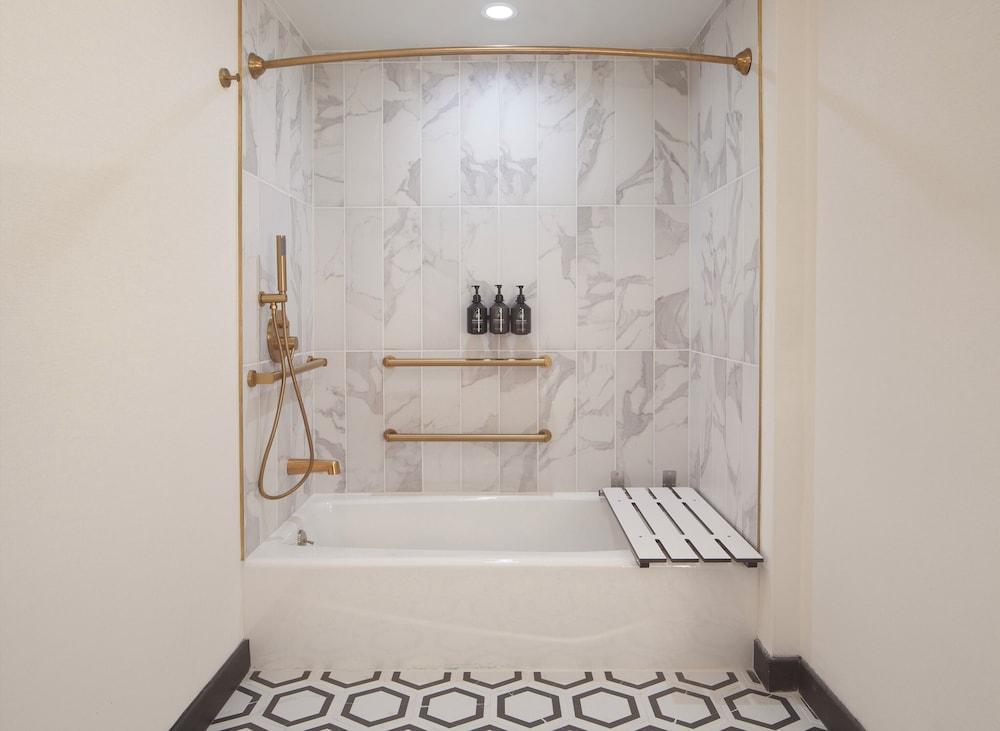 Hotel Royer Urbana Champaign, Tapestry Collection by Hilton photo 36
