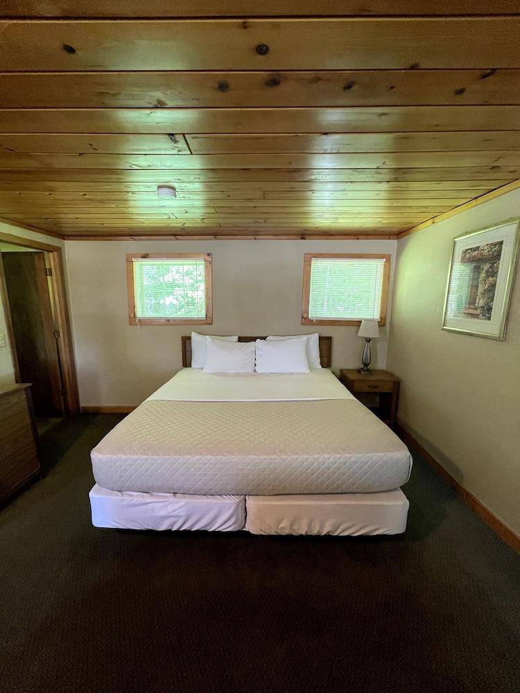 Hanging Horn Lakeside Resort photo 65