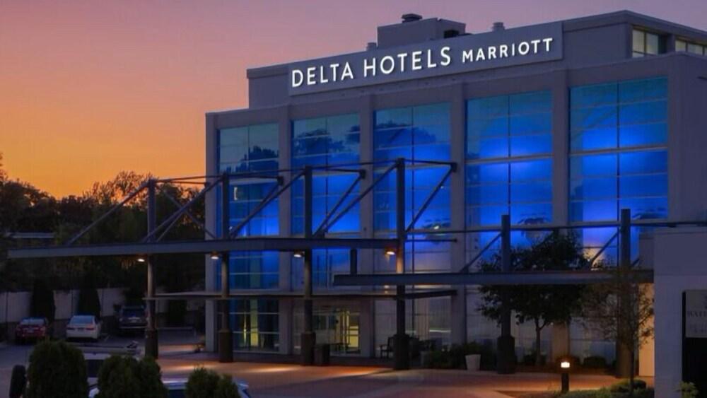 Delta Hotels by Marriott Milwaukee Northwest photo 13