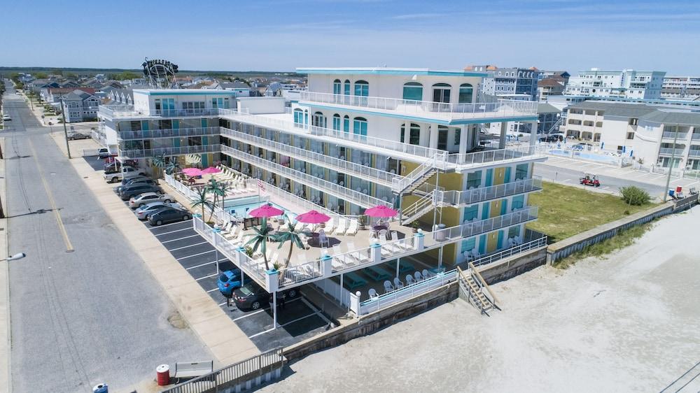 Paradise Oceanfront Resort photo 25