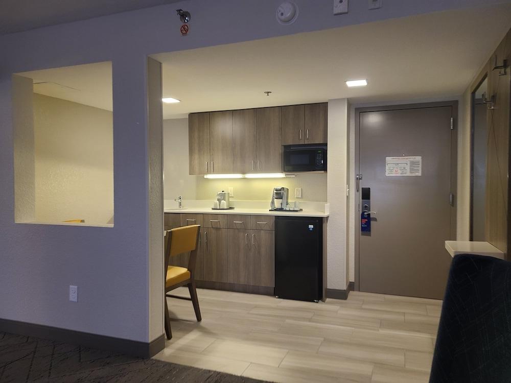 Holiday Inn Express & Suites Ft. Lauderdale N - Exec Airport by IHG photo 9