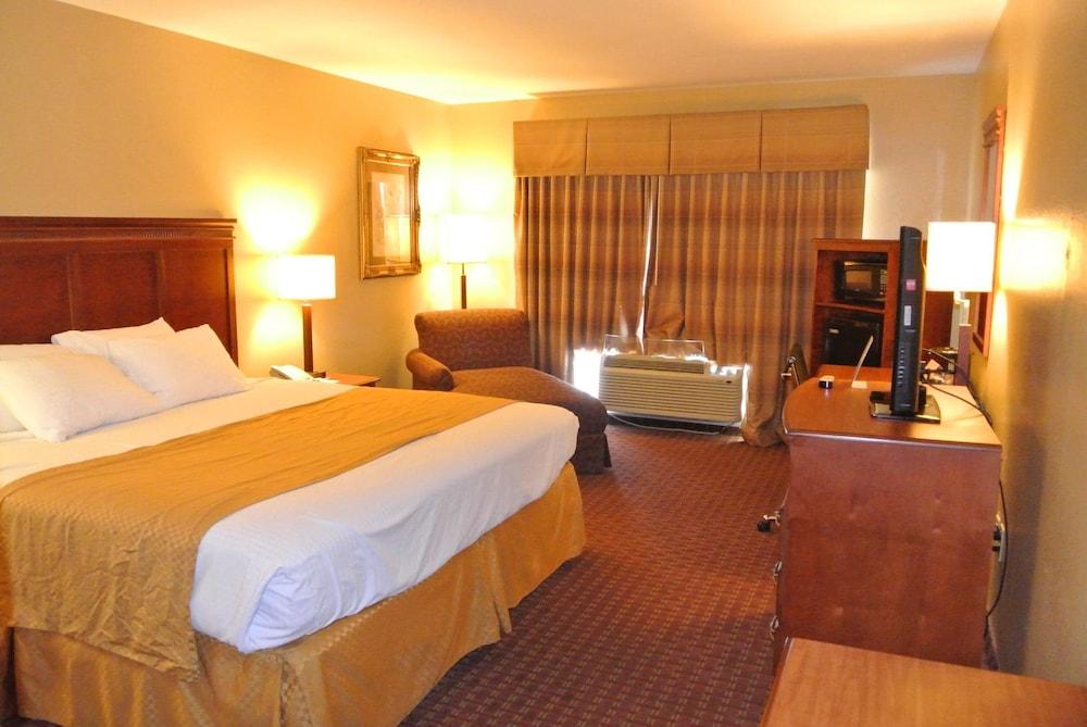 Quality Inn & Suites Carthage near Precious Moments Chapel photo 16