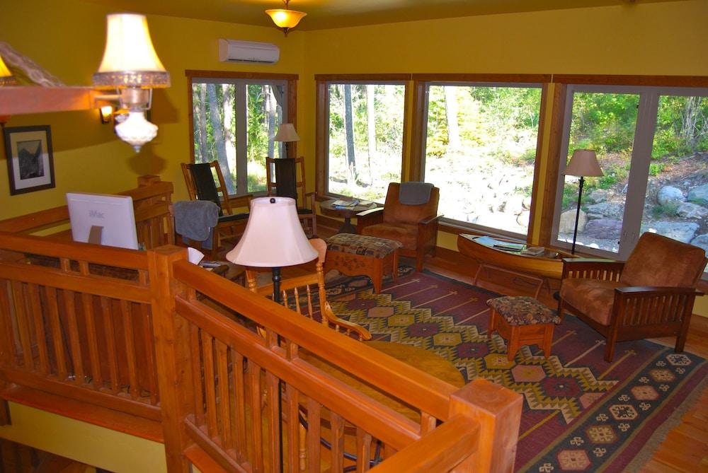 Glacier Guides Lodge photo 29