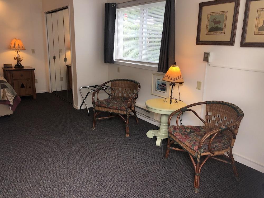 Harbor's Edge Motel photo 33