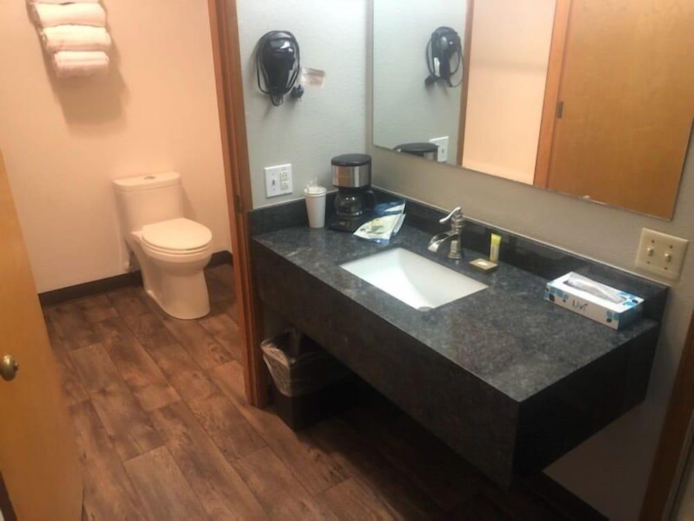 Lakeshore Lodge photo 3