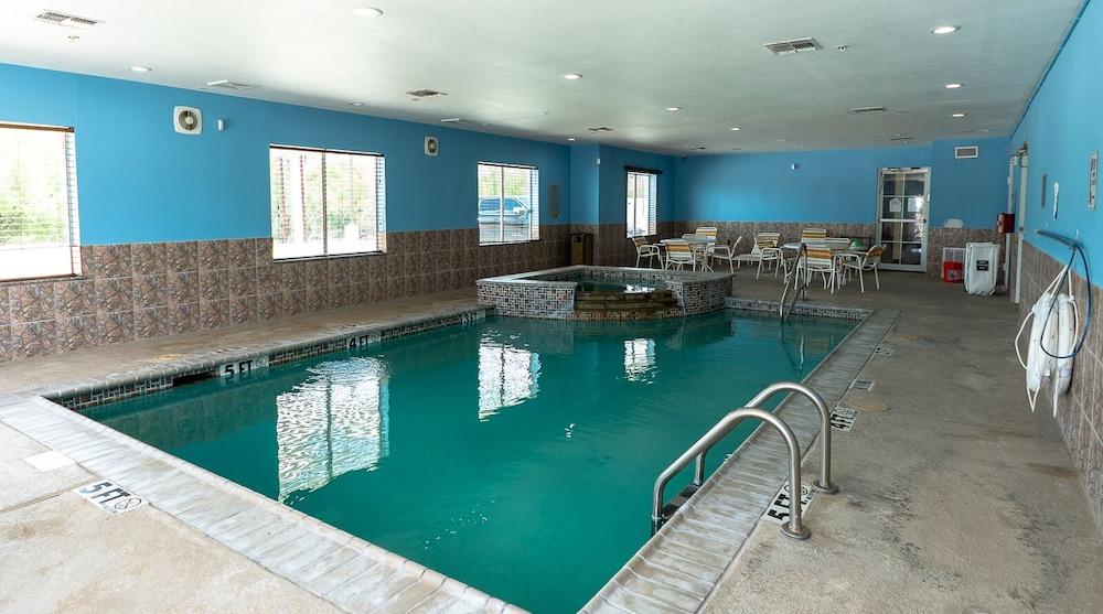 Rivers  Inn & Suites photo 11
