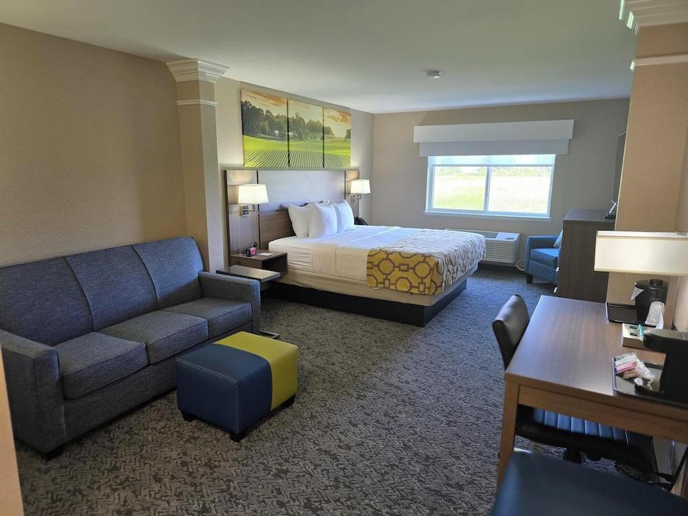 Clarion Pointe Mattoon near University photo 11