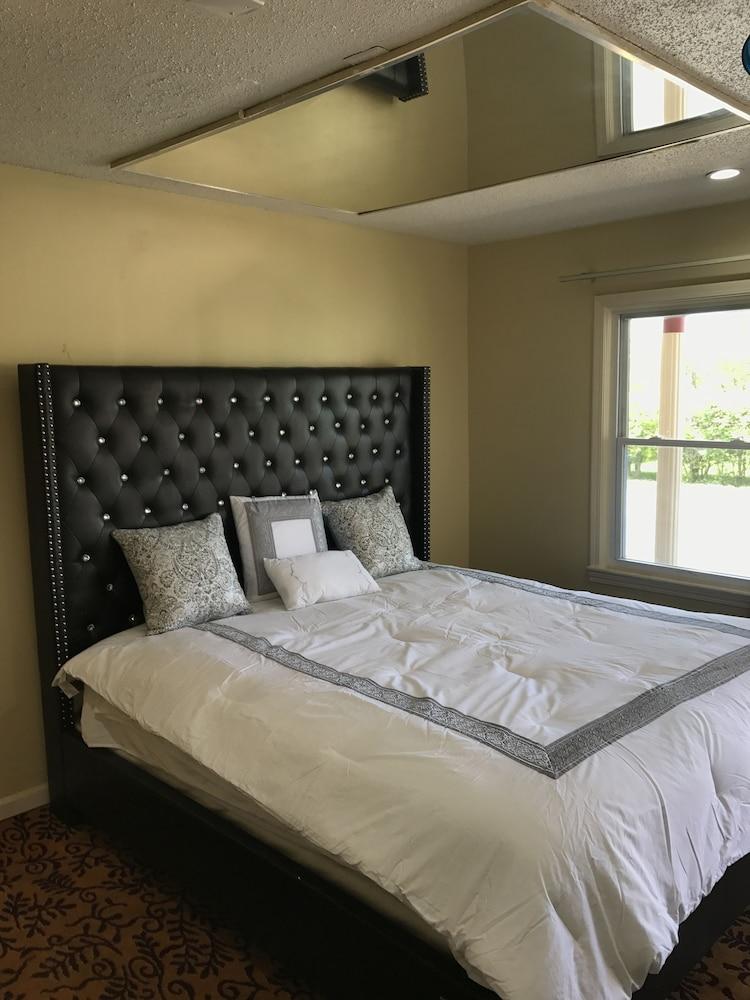 Presidential Inn & Suites photo 13