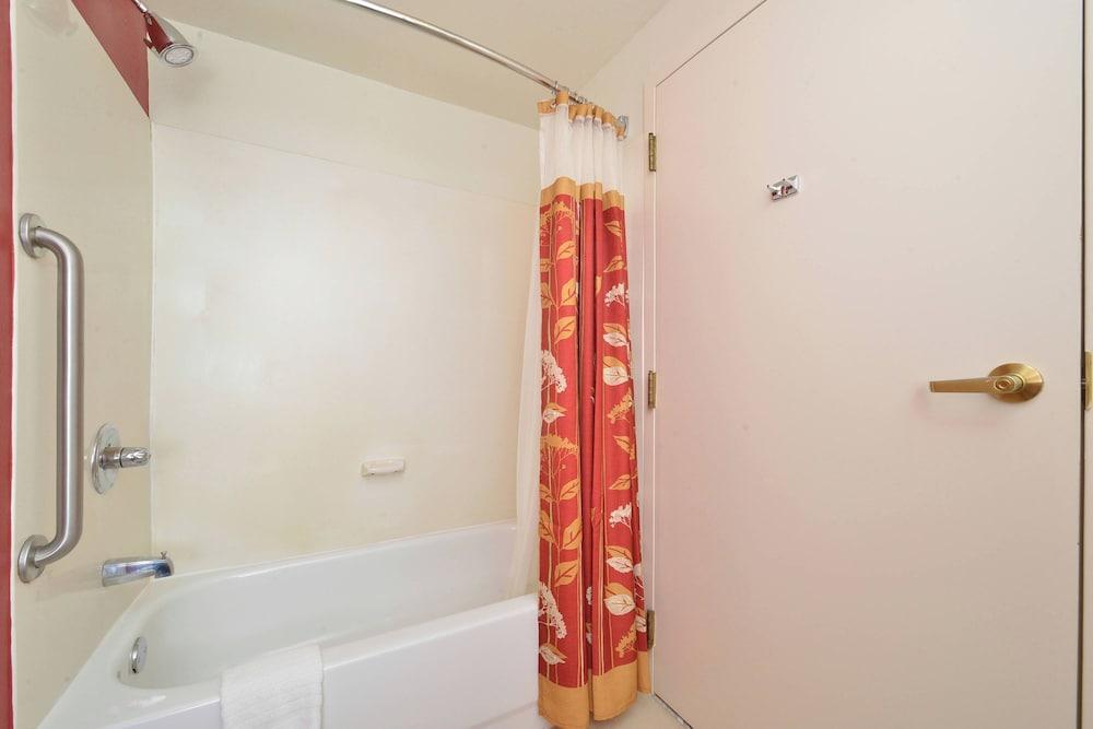 Courtyard By Marriott Bentonville photo 14