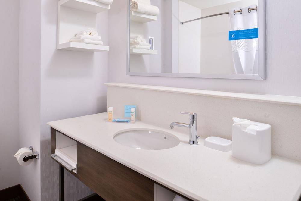 Hampton Inn Omaha Airport photo 20