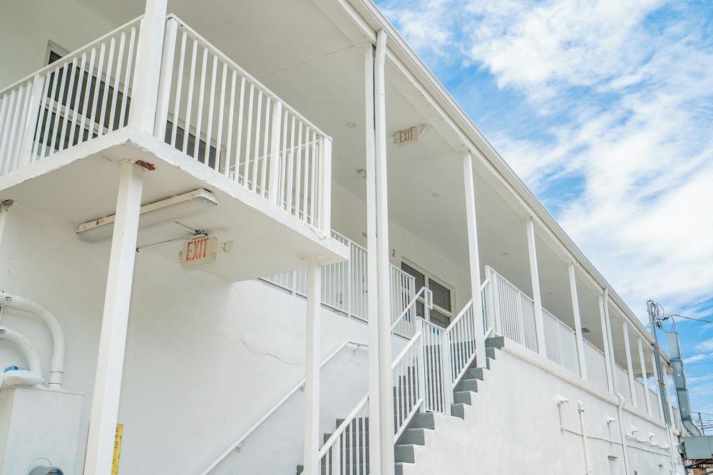 BeachSide 9th Residences photo 18