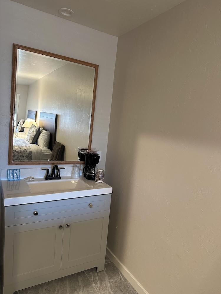 Lee Vining Motel photo 16