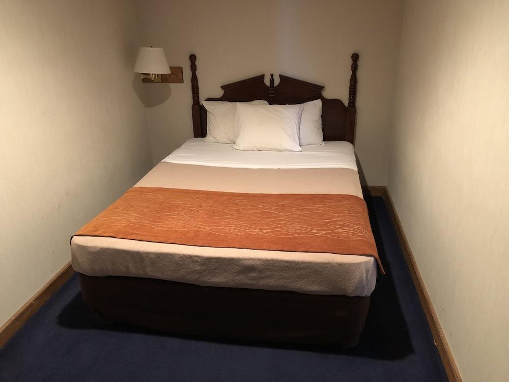Denison Inn & Suites photo 17