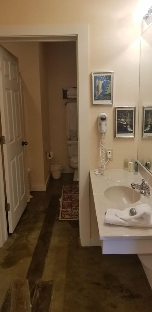 Downtown Guest Quarters Hotel photo 18
