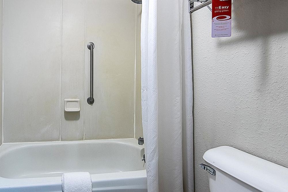 Econo Lodge photo 16