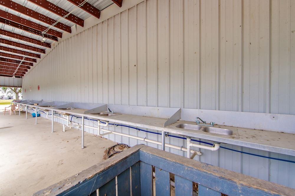 Southern Breeze Lodge photo 24