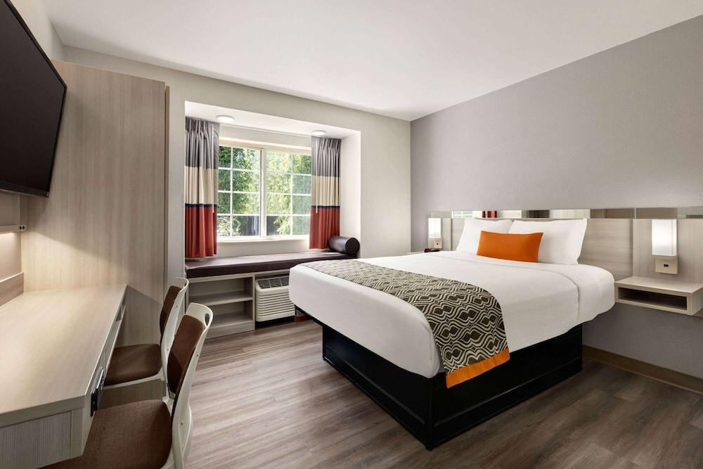 Microtel Inn & Suites by Wyndham Raleigh photo 24