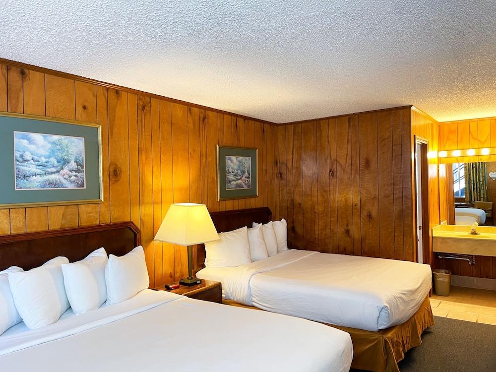 Travelers Inn photo 3